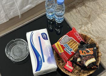 استديو باثاث مريح وبسيط 