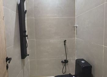استديو بأثاث مريح وبسيط 