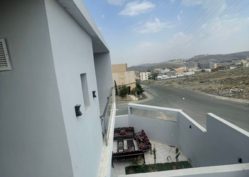 فيلا بصالة جلوس و 3 غرف نوم 