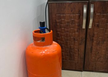 استديو بأثاث مريح وبسيط 