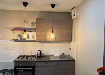 استراحة بمسطح اخضر ومجالس