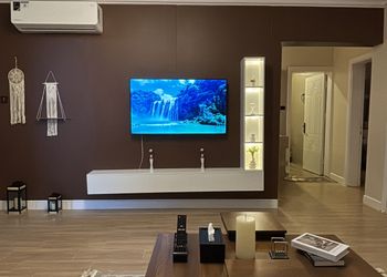 شقة بصالة أنيقة ودخول ذاتي