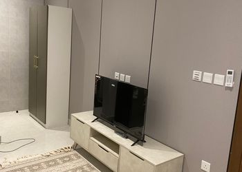 استديو بأثاث مريح وبسيط 