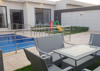 منتجع فندقي بمسطح اخضر