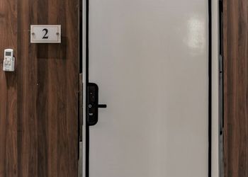 استديو بسرير ماستر وجلسة جانبية 