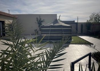 شاليه بمسطح اخضر  ومسبح خارجي