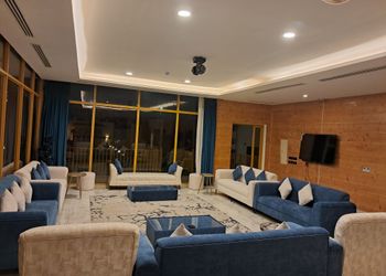 شاليه بمسطح اخضر ومسبح داخلي