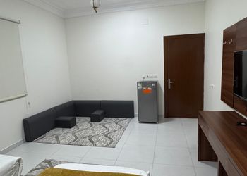 شقة بغرفة معيشة وغرفة نوم 