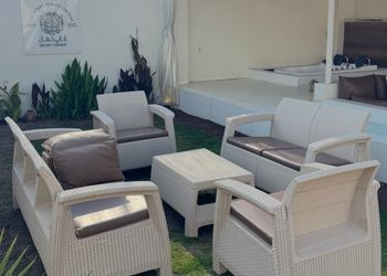 كرفان بإطلالة على مزرعة