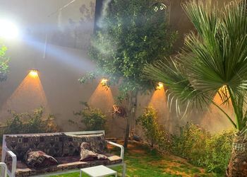 شالية بمسطح اخضر و جلسة خارجية