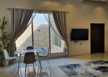 شالية بغرفة نوم مطل على مسبح