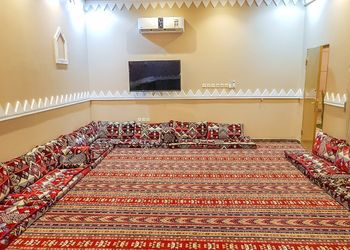 شاليه بمسطح اخضر ومجلس للمناسبات