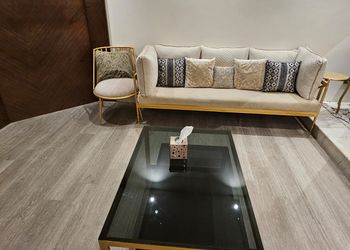 وحدة دور ارضي بغرف نوم ومجالس فاخرة