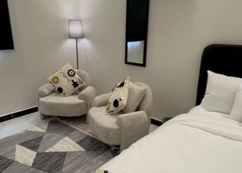 استديو بأثاث مريح وبسيط 