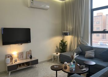 شقة بصالة مريحة ودخول ذاتي 