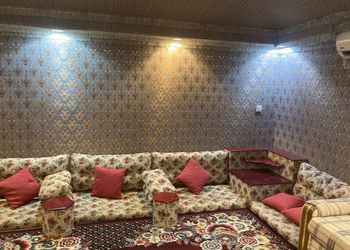 شقة بغرفة معيشة وغرفتين نوم 