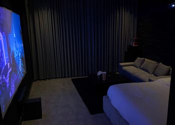 استديو بسينما وسرير ماستر 