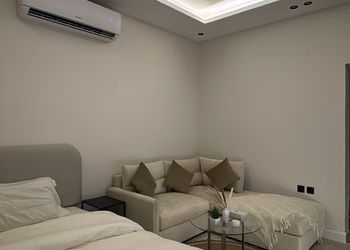 استديو بسرير ماستر وجلسة جانبية