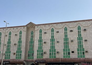 استديو بسرير ماستر وجلسة 