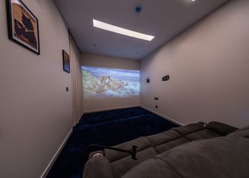 شقة سينما وجيكارو بغرفتين نوم