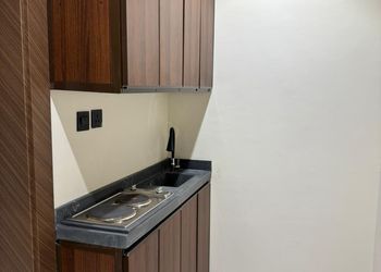 شقة بغرفة معيشة وغرفة نوم 