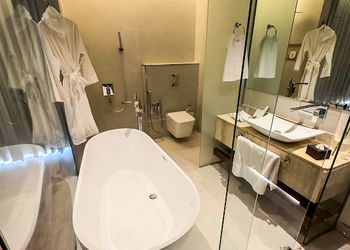 شقة بغرفة معيشة وغرفتين نوم 
