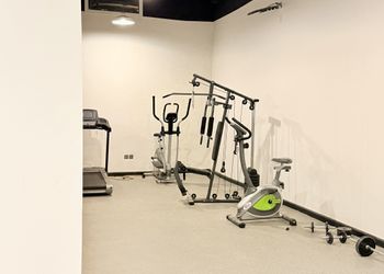 استديو بأثاث مريح وبسيط 