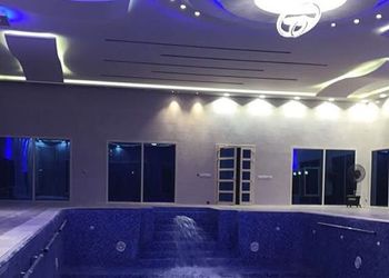 استراحة بمسبح داخلي والعاب اطفال (قسمين)