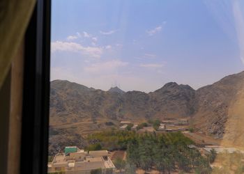 استديو بأثاث مريح وبسيط