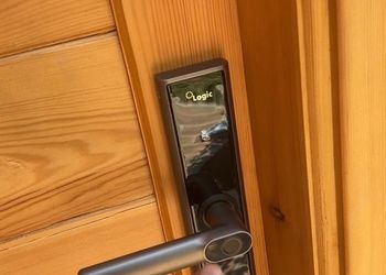كوخ بصالة جلوس وغرفتين نوم 