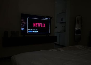 استديو بأثاث مريح وبسيط 