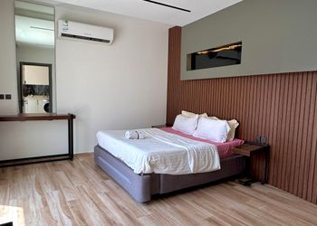 شاليه بمسطح اخضر  ومسبح