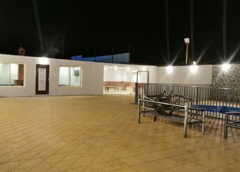 استراحة بمسبح خارجي 