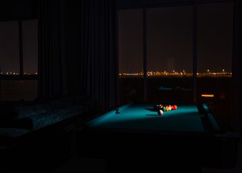 شقة بغرفة معيشة وغرفتين نوم 