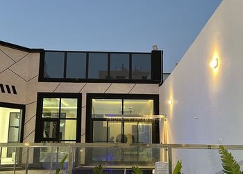 شاليه بمسطح اخضر