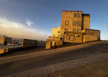 استديو هادئ بسرير ماستر 