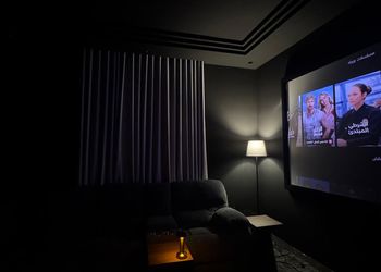 شقة بغرفة سينما ودخول ذاتي 