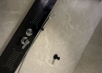 شقة بصالة أنيقة ودخول ذاتي