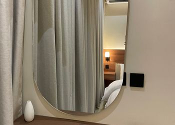 استديو بأثاث مريح وبسيط 