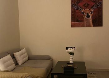 استديو بسرير ماستر وجلسه جانبيه