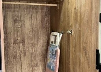 شقة بصالة جلوس وغرفة نوم