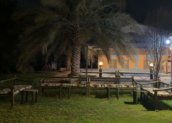 مزرعة بمناظر خلابة وجلسة خارجية 