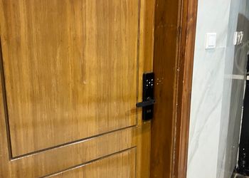 استديو بسرير ماستر وجلسة جانبية 