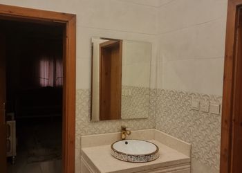 شقة بغرفة جلوس وغرفتين نوم 