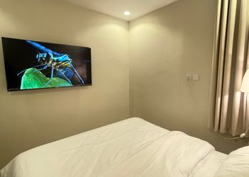 استديو بأثاث مريح وبسيط