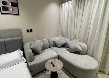 استديو بسرير ماستر وجلسة جانبية 
