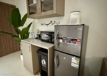 شقة بغرفة معيشة وغرفة نوم 