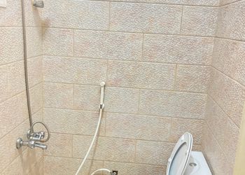 شقة بجلسة خارجية وغرفتين نوم 