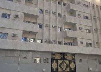 شقة بغرفة نوم وصالة مريحة 