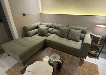استديو بأثاث مريح وبسيط 